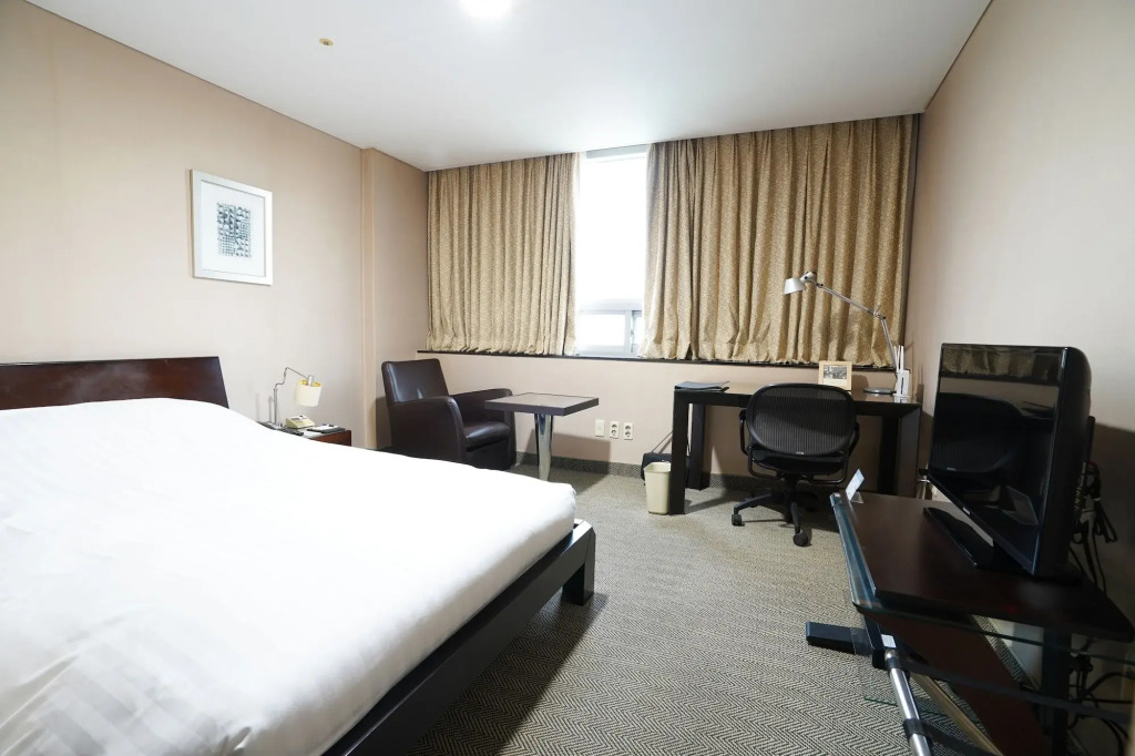 Gumi Century Hotel