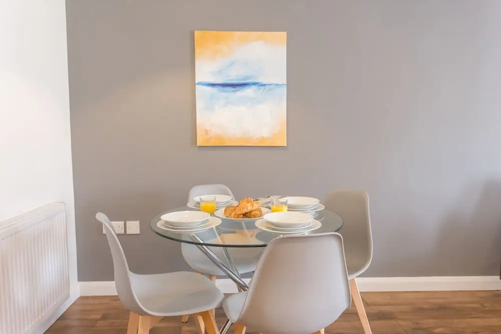 Modern Bright 1-2 Bed Apartments Oxford, with Free Parking ,OX4 Near BMW Science Park & Hospitals
