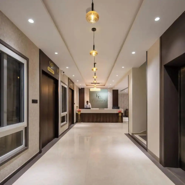 Hotel Kingsway Continental , Raipur