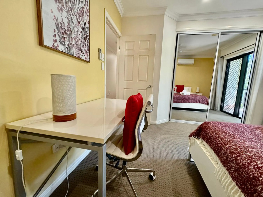 Lighthouse Apartments on The Strand - 2