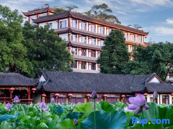 Gold Eagle Resort