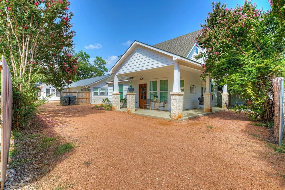Stunning New Home With Hottub Two Blks From Main St