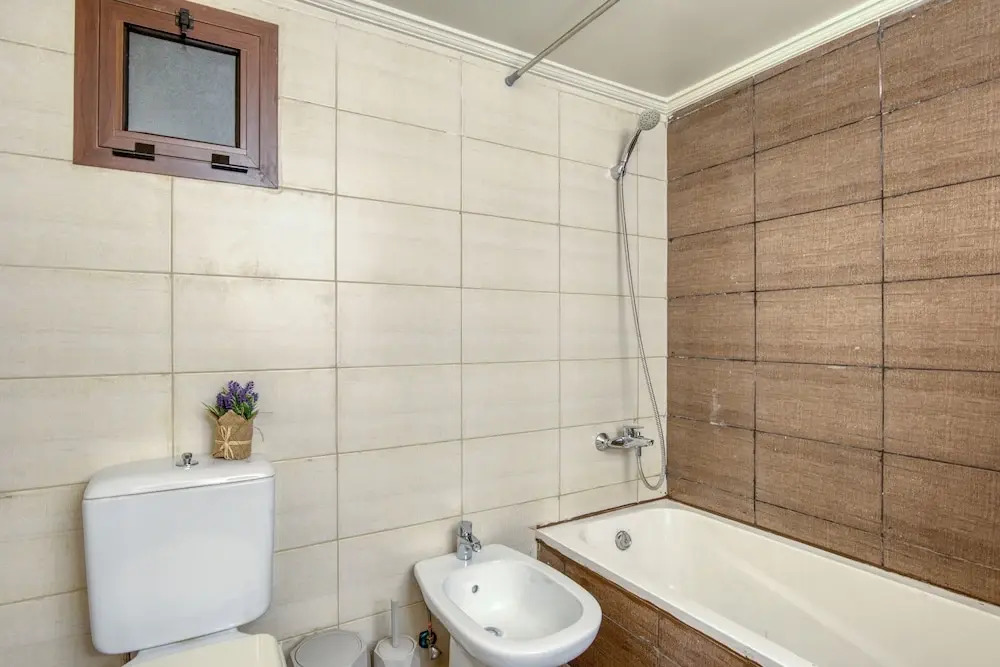 Vinyl 3-Bedroom Apartment in Zouk Mikael
