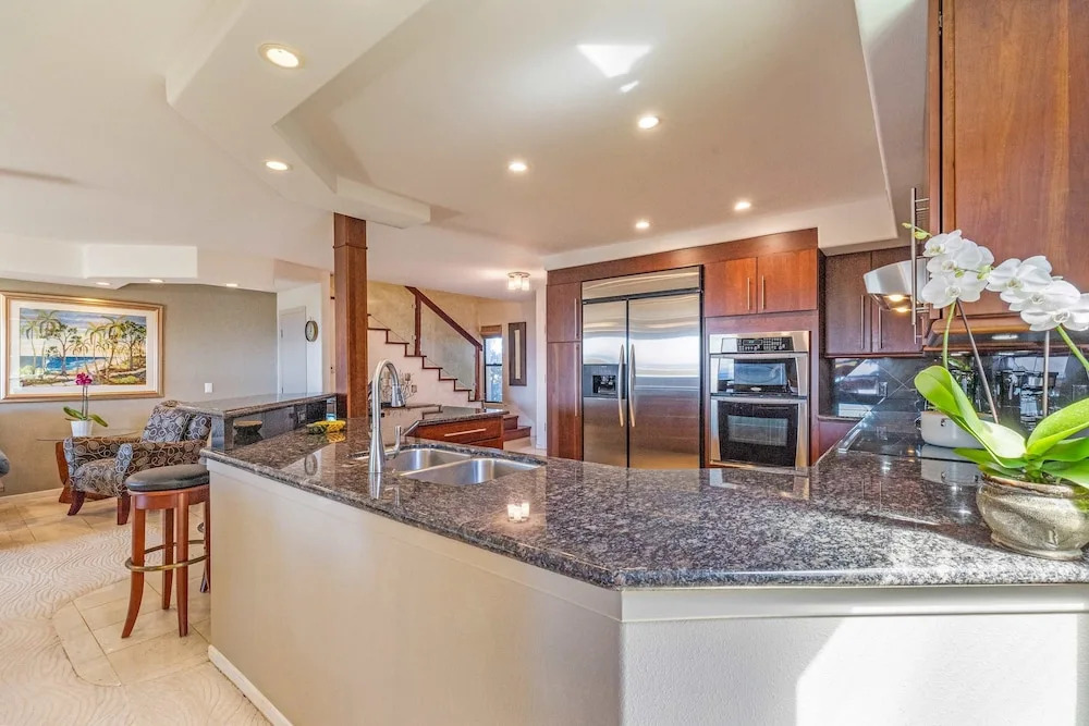Ocean View Kaanapali Condo w 2 Lanais Loft AC Pool Walk to Beach