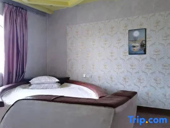 Xiaohonglou Hotel, Luohe