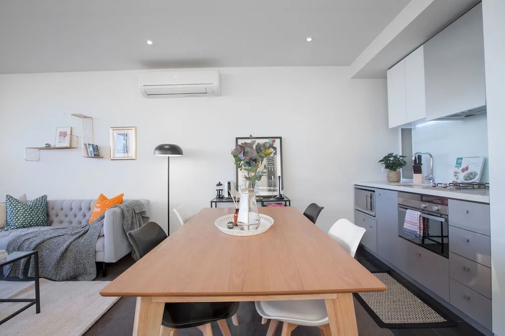 107light Filled Cozy Apt in the Heart of St Kilda
