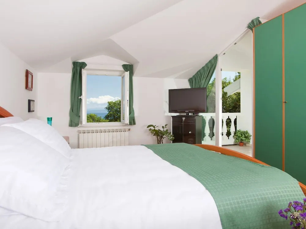 Villa Lovran, heated pool and Spa