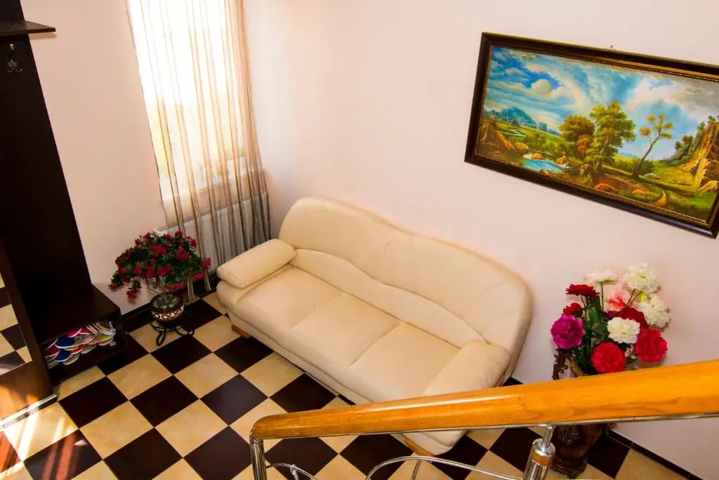 Luxurious Villa with Huge Garden, Terrace & Outdoor Space