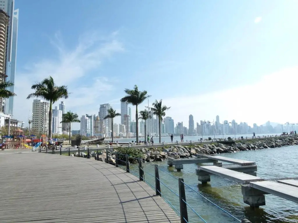 INCRÍVEL Ap a 100m do MAR com Ar e Wi-Fi