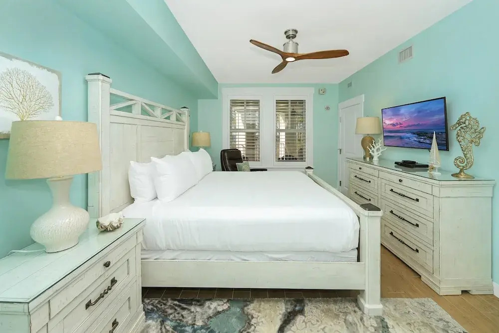Coastal Luxury Bay Front Condo With Tram