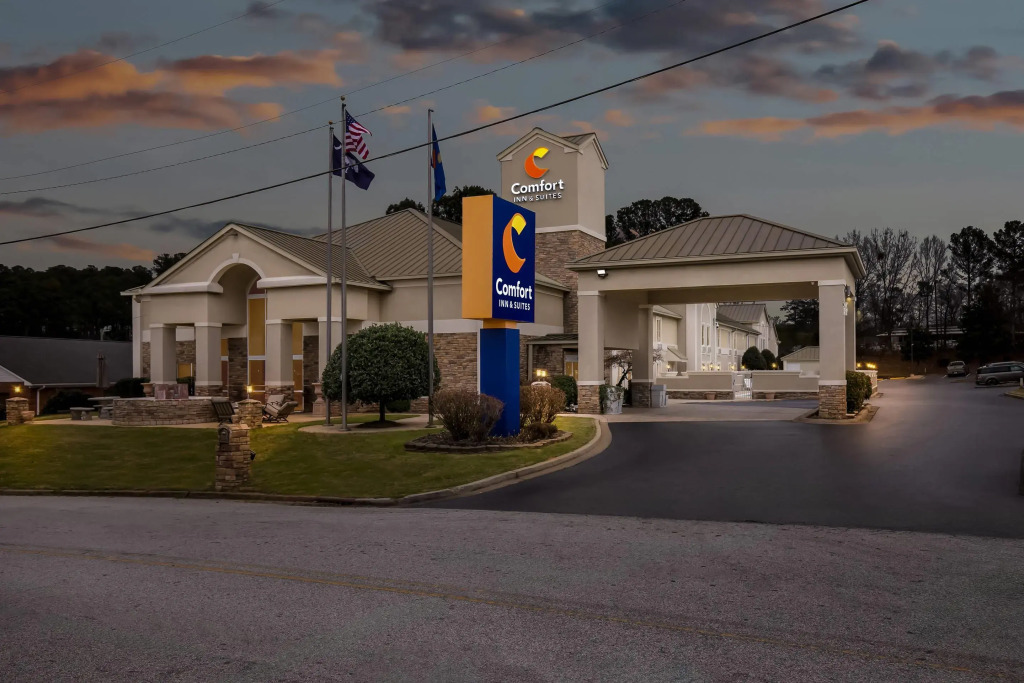 Comfort Inn & Suites Greenwood near University