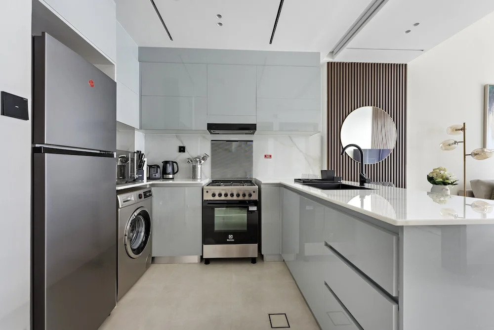 WelHome - Contemporary 1BR in Binghatti Canal & Burj Views