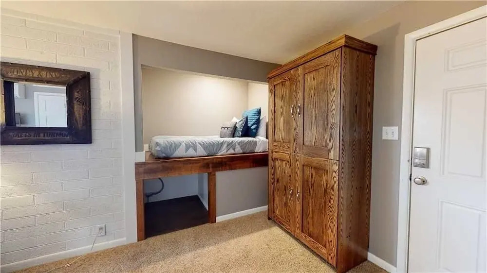 Purple Sage Flats #8 1 Bedroom Apts
