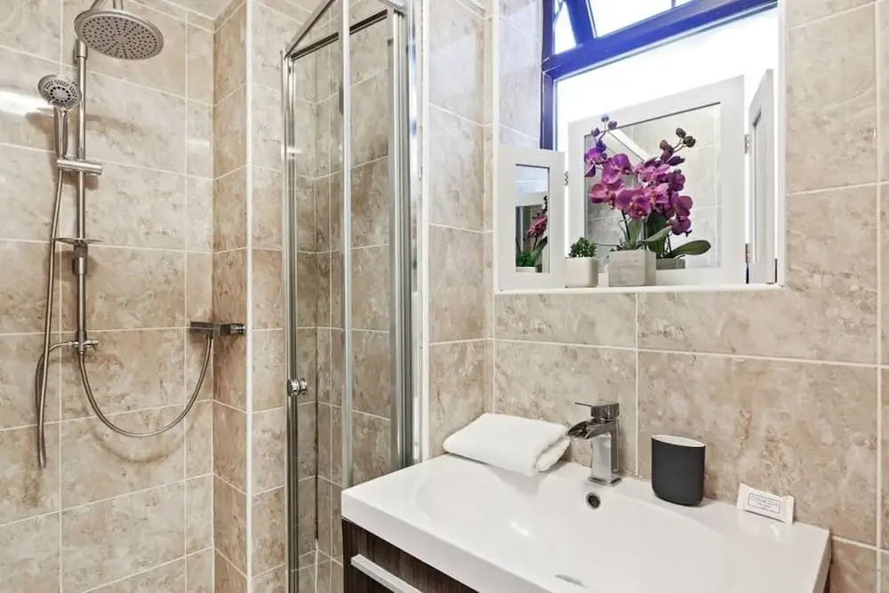 Bright 2 Bedroom House in Kennington