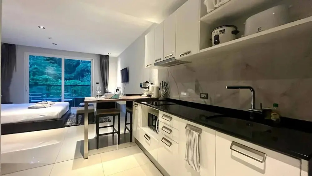 Emerald 521 - Studio With Balcony and Shared Pool