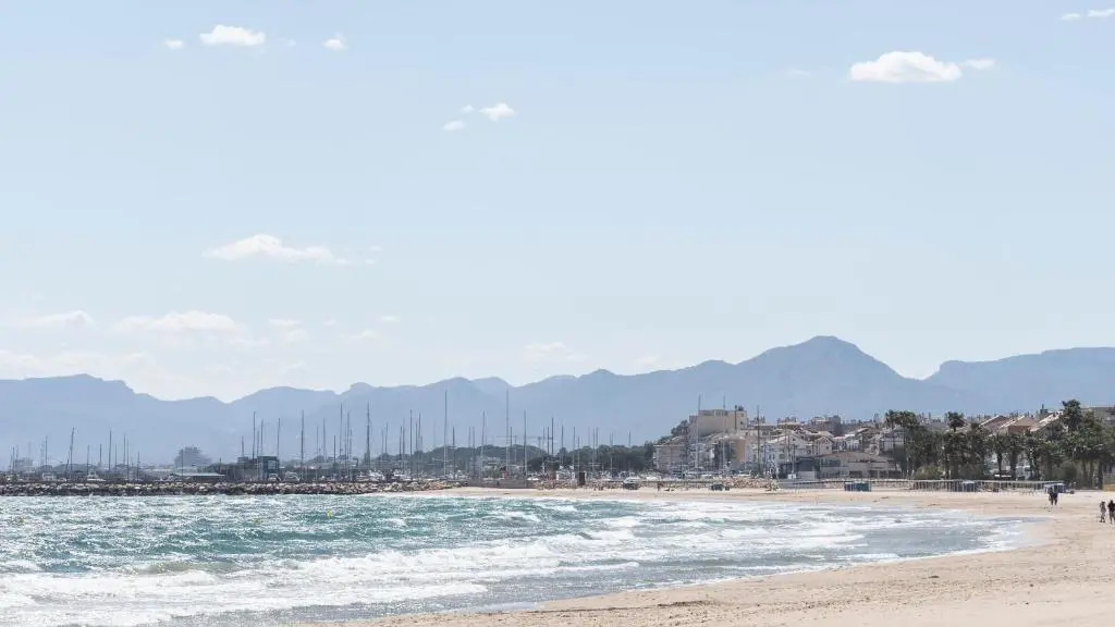 CAMBRILS BEACH 1a Línea