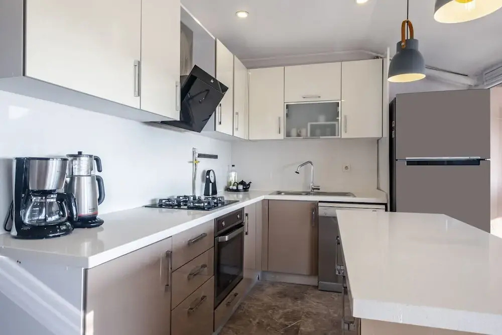 Sleek Flat Near Public Transportation in Maltepe