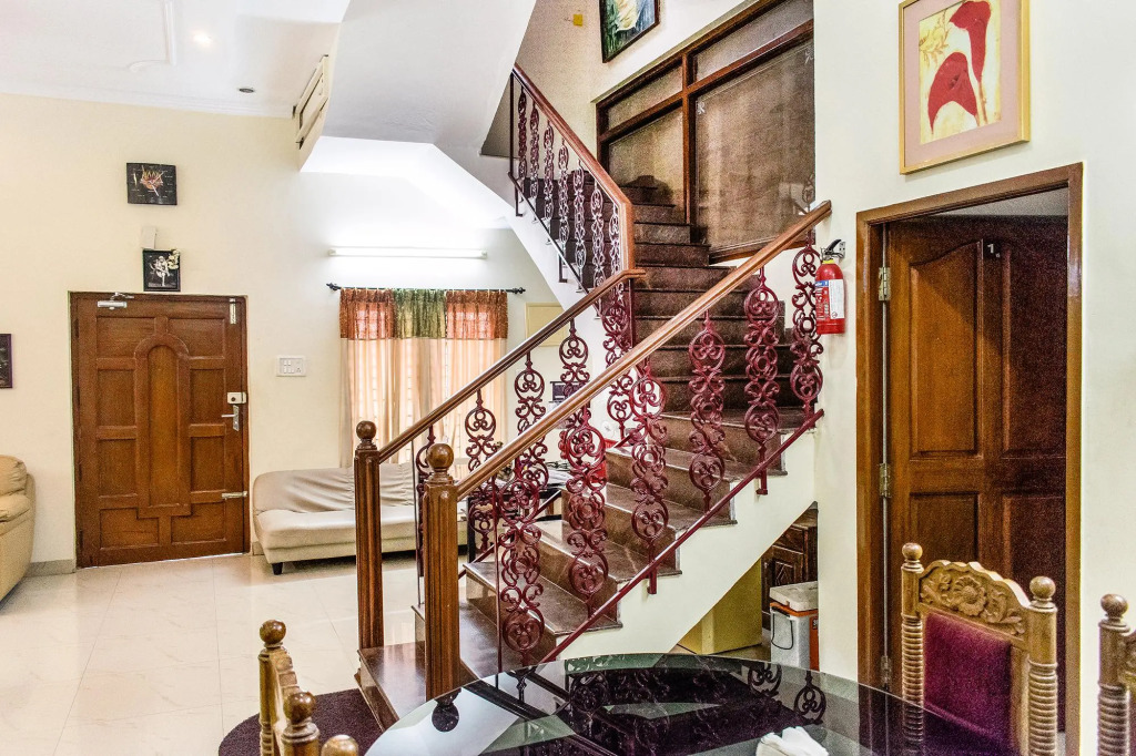 FabExpress Kapsstone Service Apartment