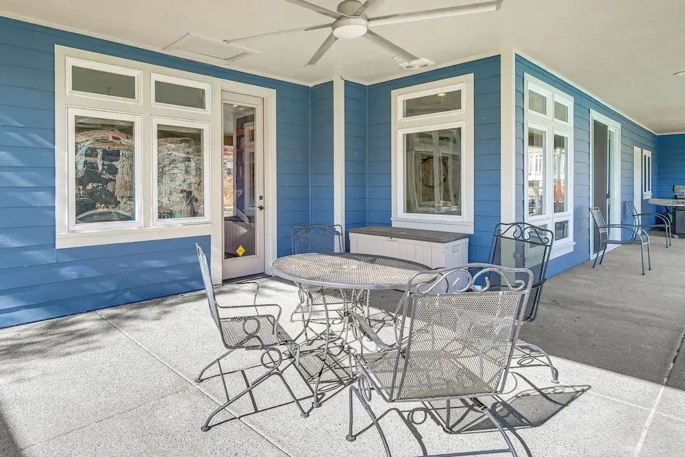 Private Pool & Mtn Views: Stunning Ashland Home