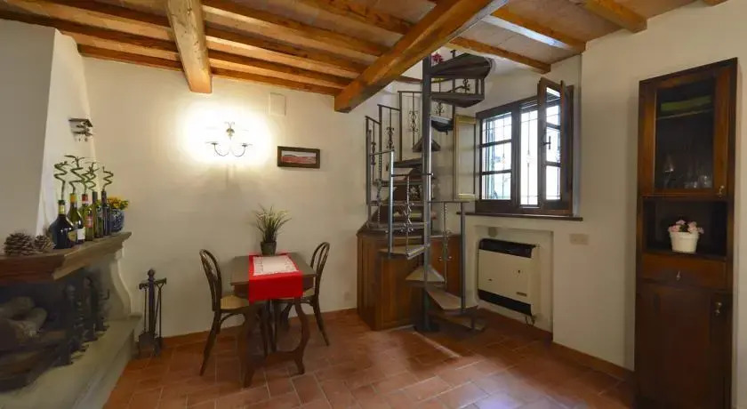Il Grottino, Tuscan Village Apartment