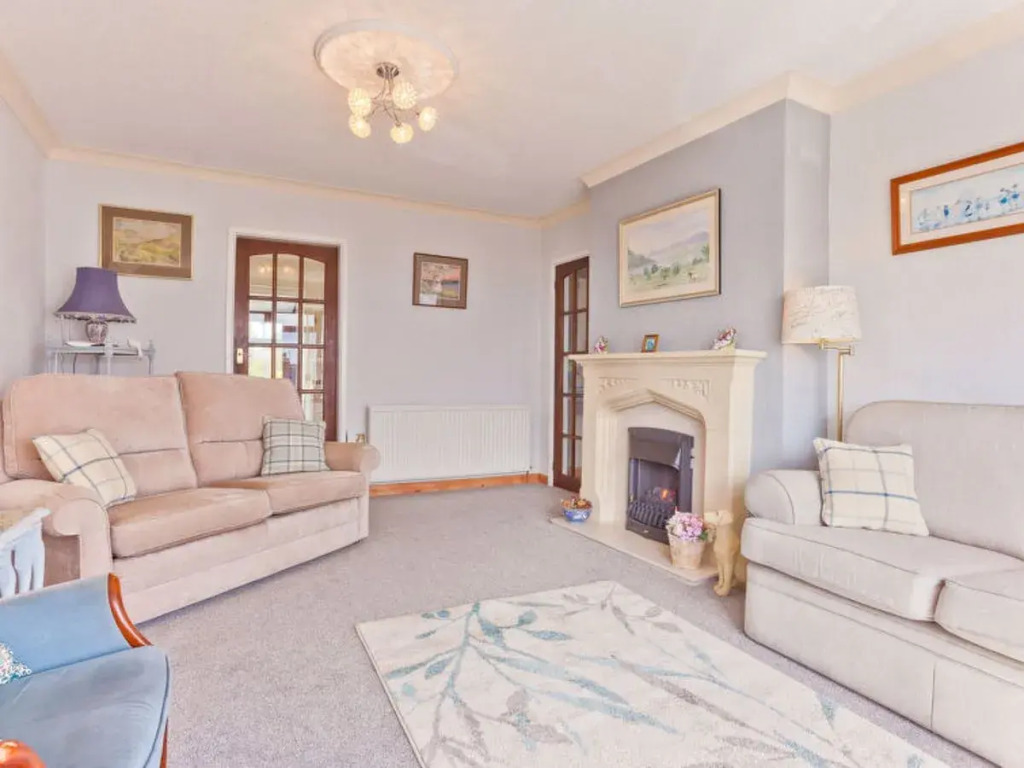 Lothlorien in Grange-over-sands With Bay Views