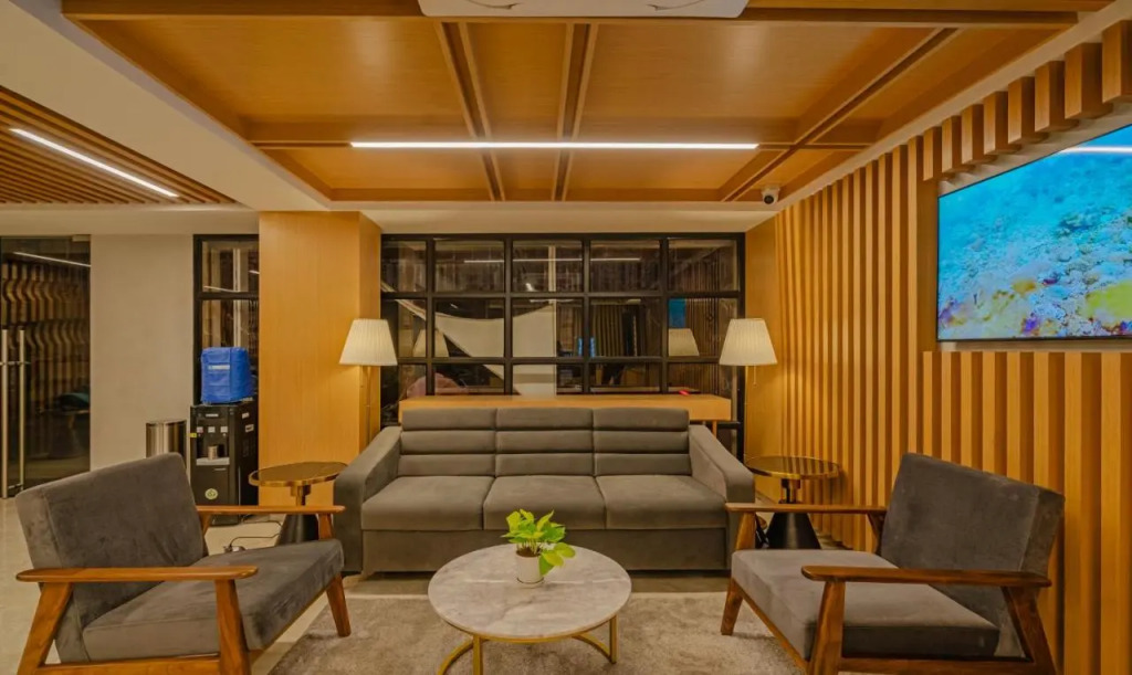 Treebo Premium D Consulate, 5 Mins Walk To Us Consulate