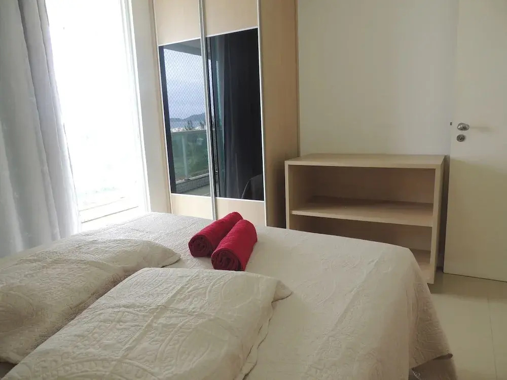 Lindo Amplo 3 Quarto em Prédio Frente Mar