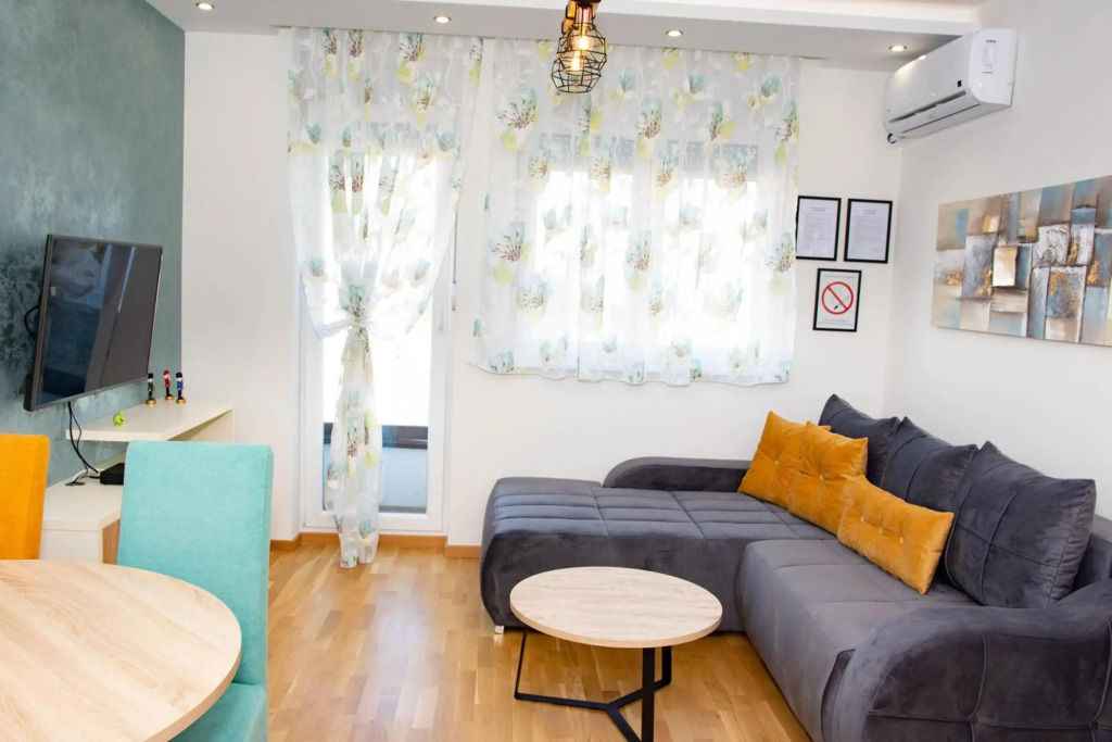 Laura Apartment