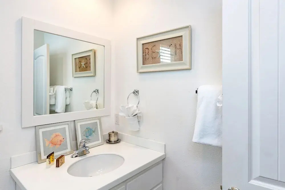 4BR/4.5BA Vibrant House, Village Walk by RedAwning