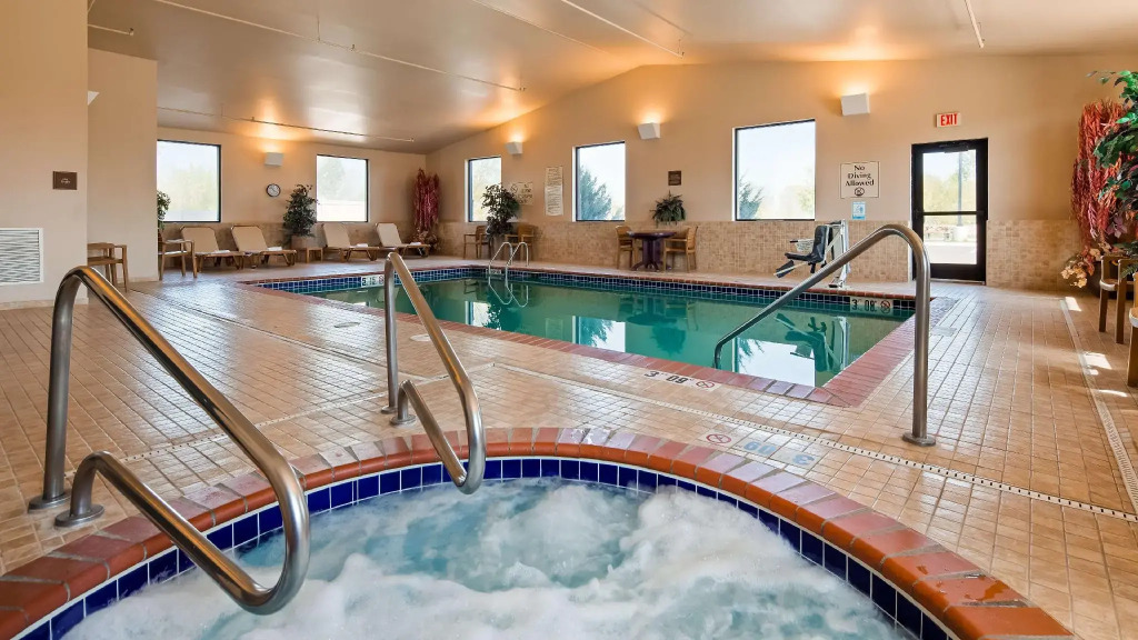 Best Western Golden Prairie Inn and Suites