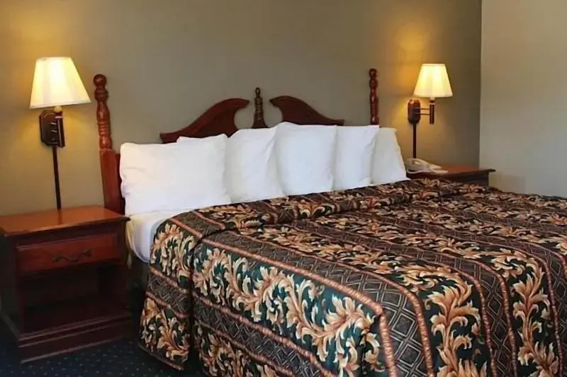 Western Village Inn-NEWLY RENOVATED