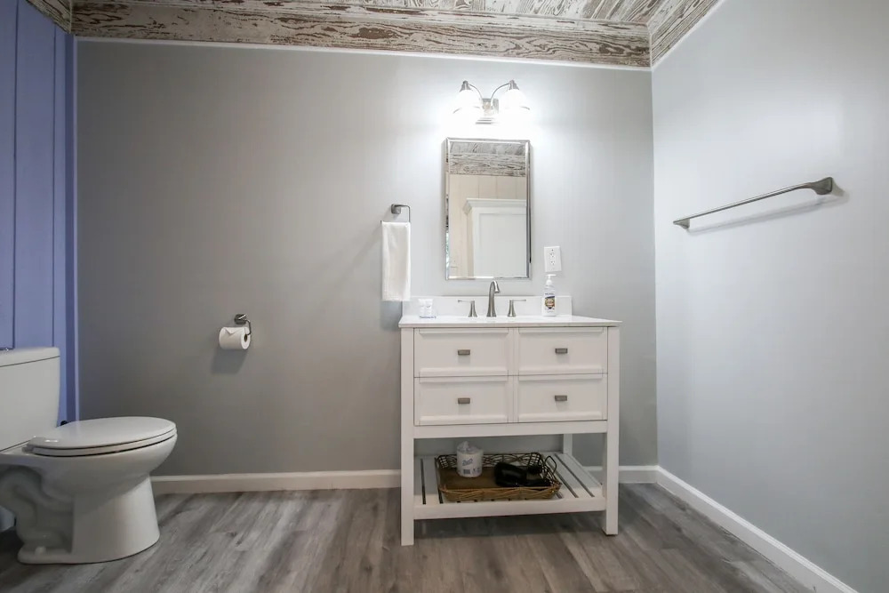 Historic Home for 7 with Apartment