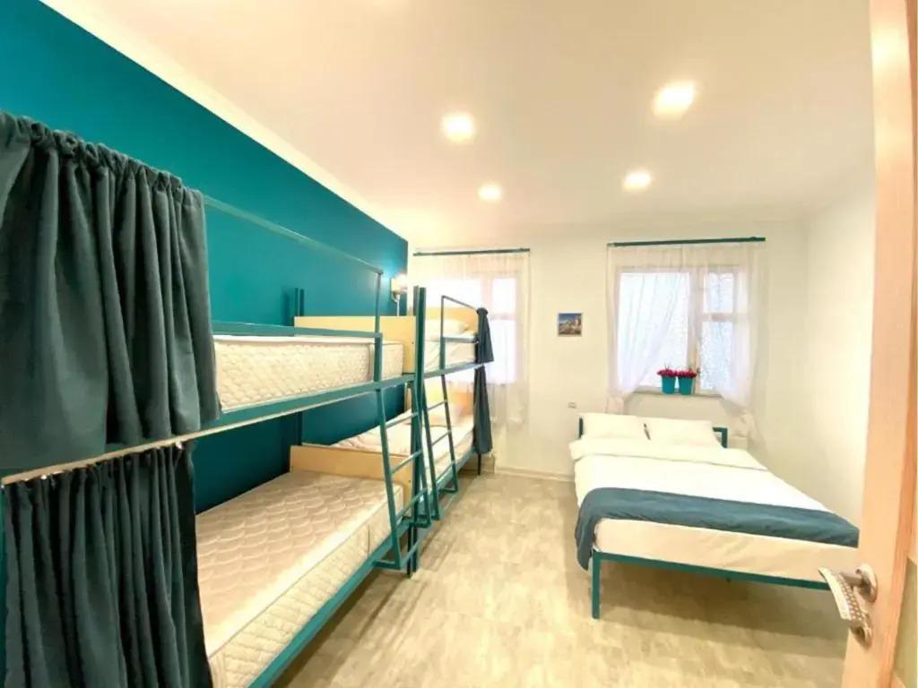 Santorini Hotel & Hostel