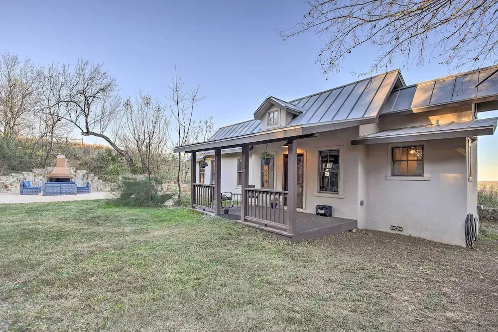 Hill Country Retreat! Castroville Cottage w/ Views