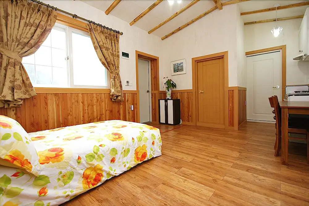 Pocheon Evergreen Pension