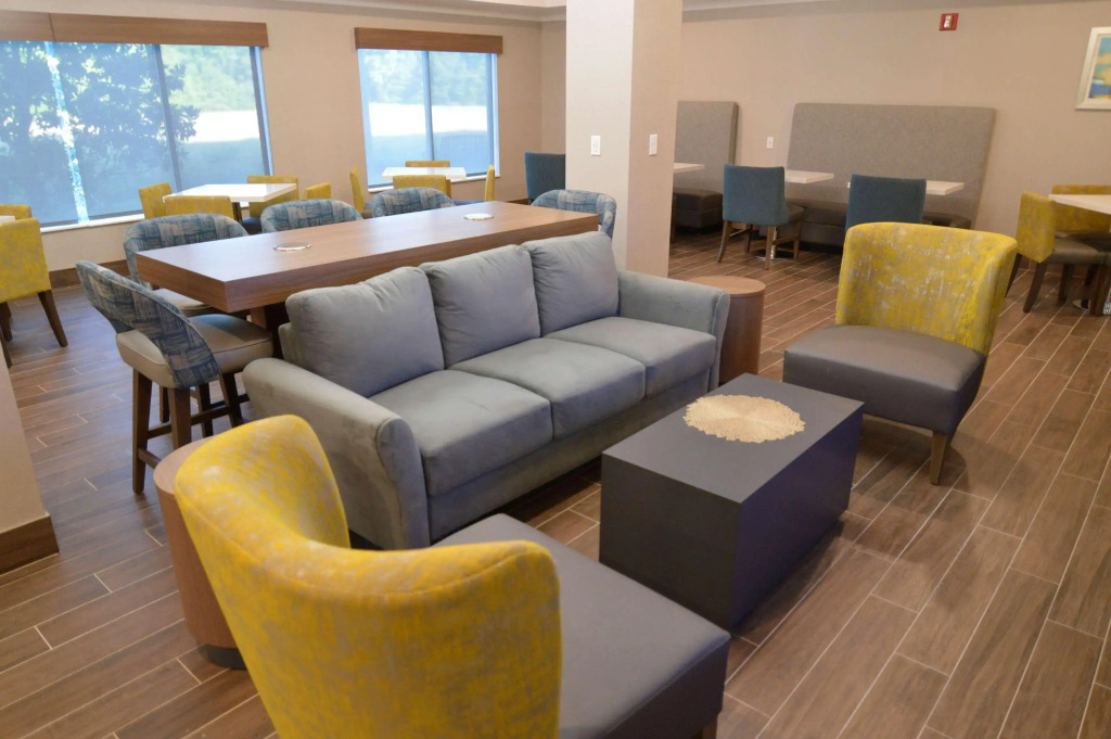 Best Western Plus Rama Inn & Suites