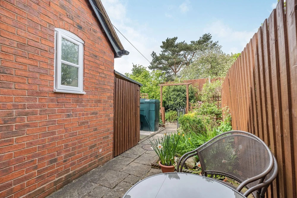 4 Aldelyme Court