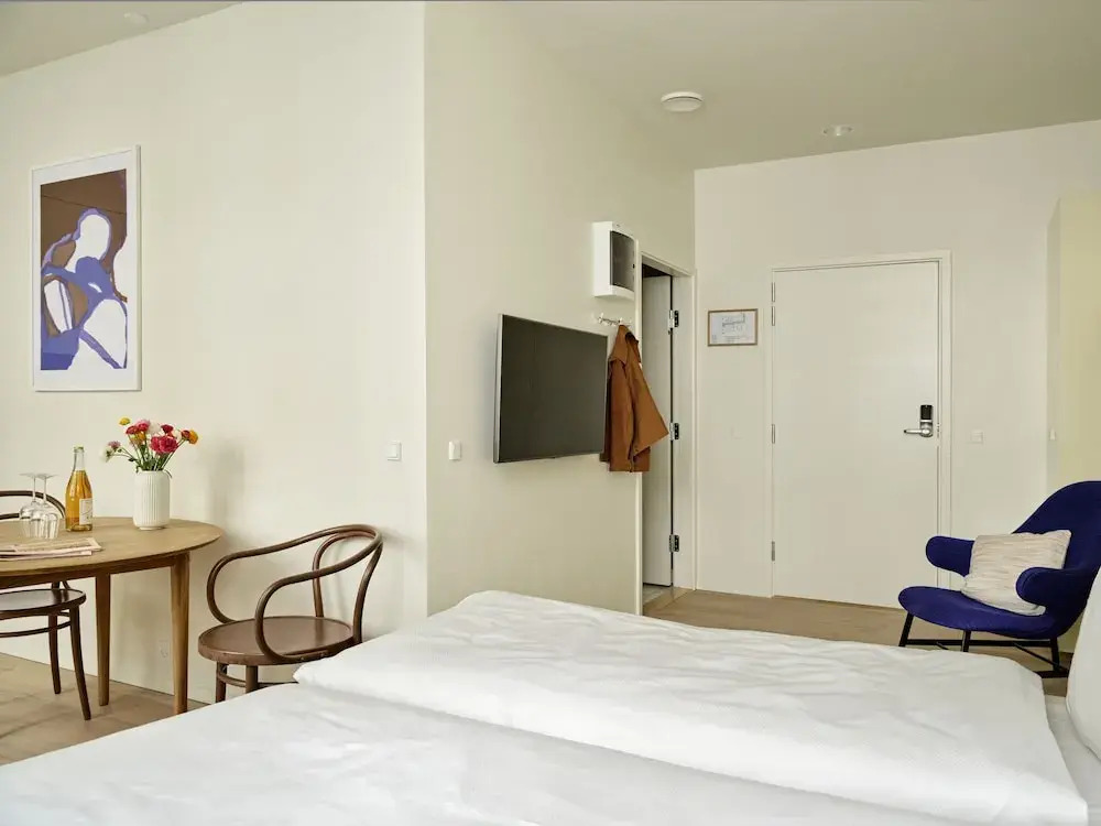 Apēron Apartment Hotel