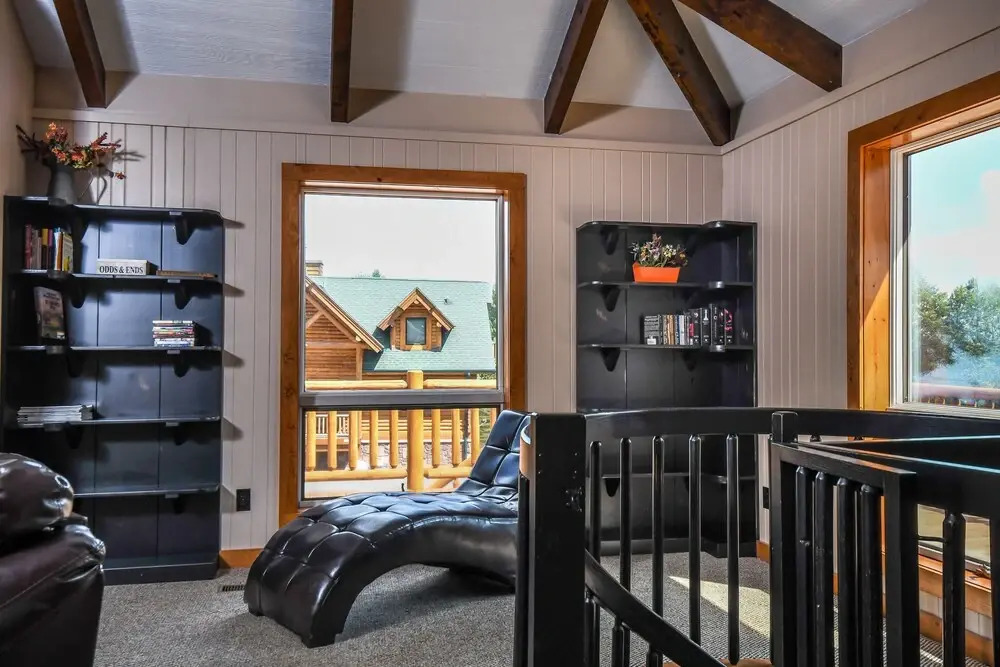 Log Hut 3 Bedroom House