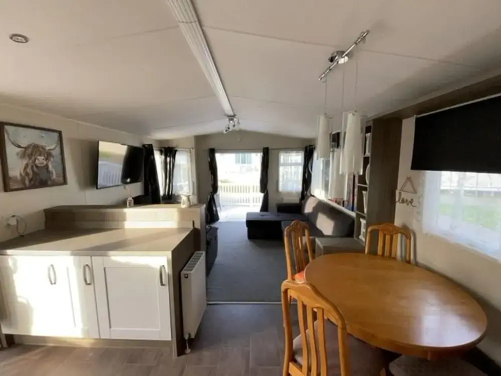 Premium 2 bed Caravan Sleeps 6 With Huge Decking