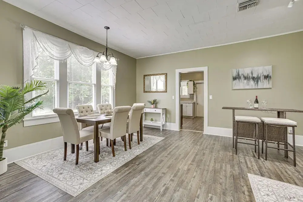 Historic District Haven! Walk Downtown + Fast Wifi