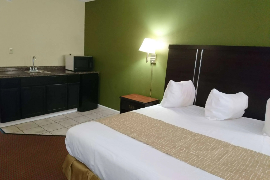 Travelodge by Wyndham Knoxville East