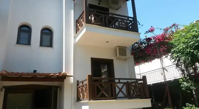 Hotel Sarandos