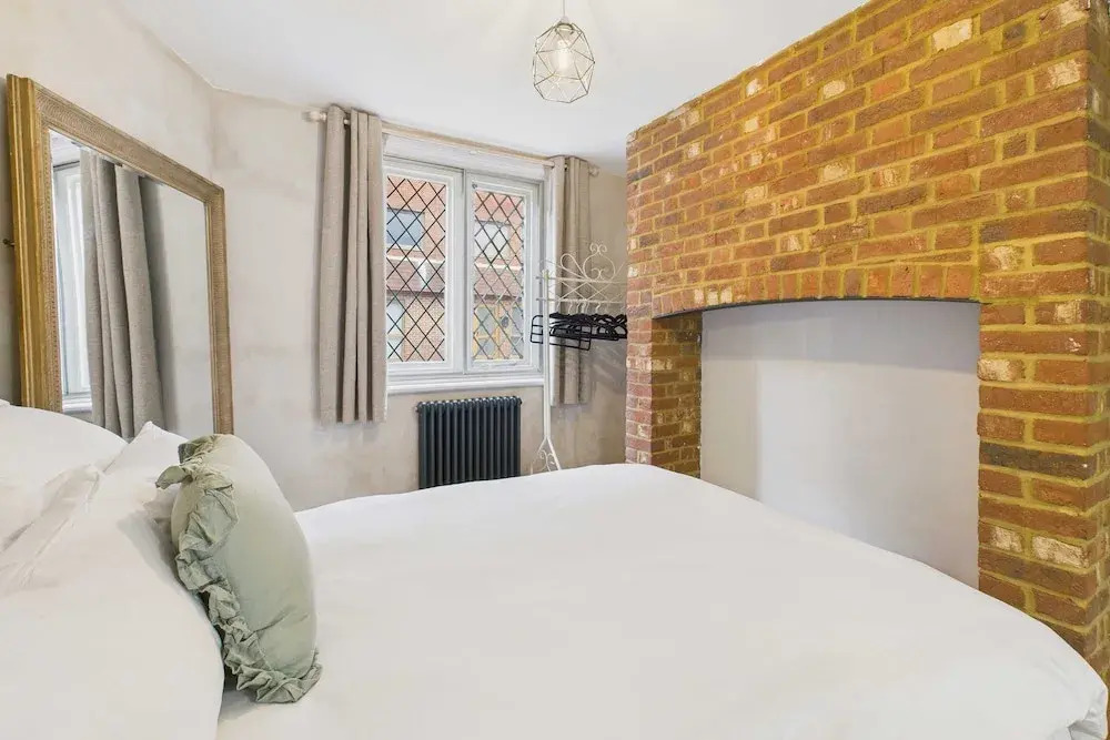 Host Stay Dame Alice Street