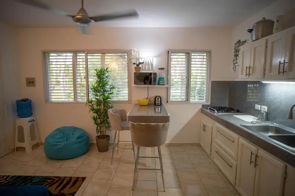 Charming 1 bdr apt w/ pool 5min Popi beach