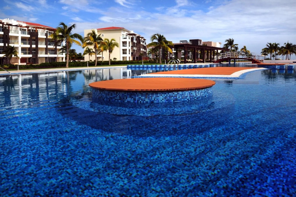 MareAzul Family Beach Condohotel