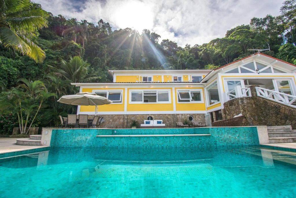 Linda Villa Com Praia Exclusiva, Nove Suítes Em Condomínio