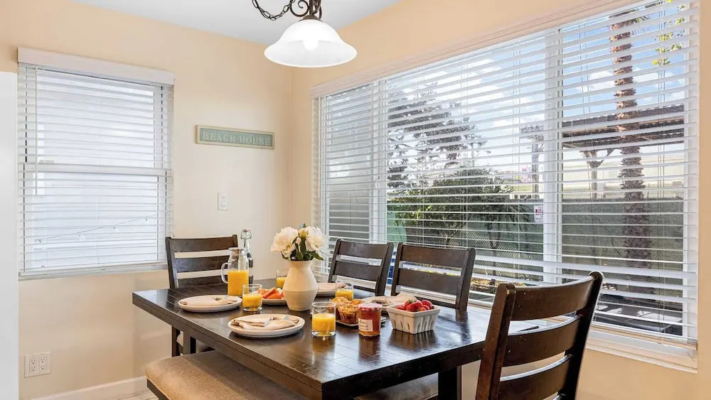 Sunny Venice Beach Home With Open Living & Walkability to Abbot Kinney Venice Drift by Avantstay