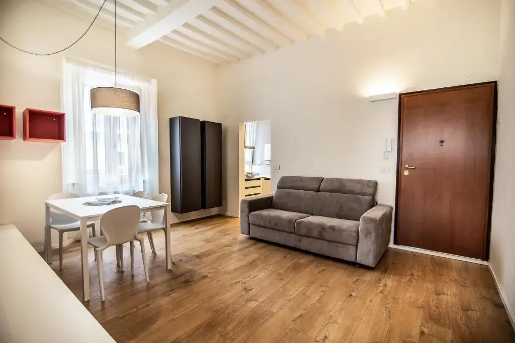 Leone Guest House