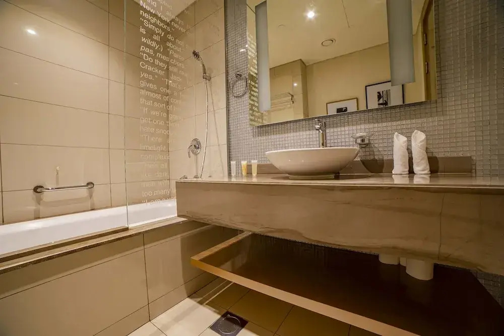 Luxury 2BR Apartment in Paramount Towers Business Bay